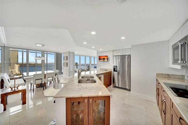 Building Photo - 1717 N Bayshore Dr