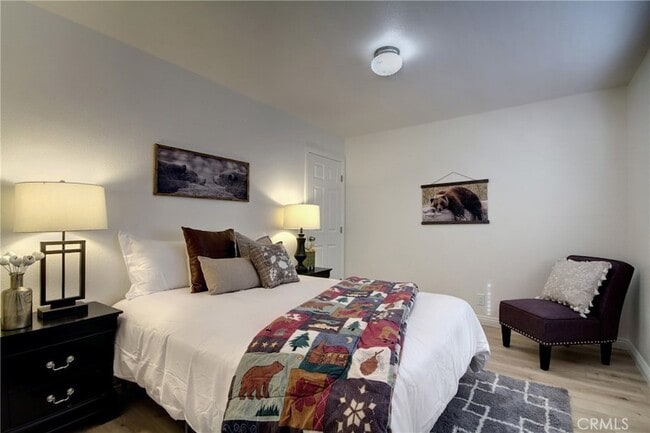 Building Photo - 430 E Country Club Blvd