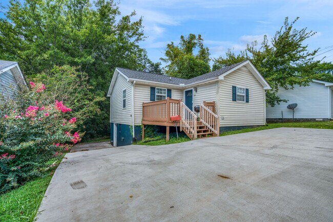 Building Photo - 408 Martin St