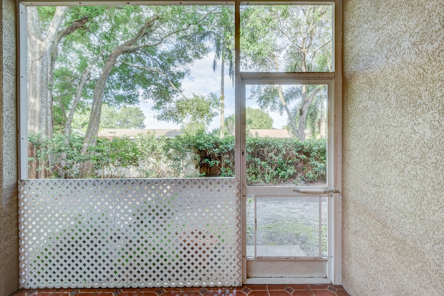 Building Photo - 1812 Bayshore Way