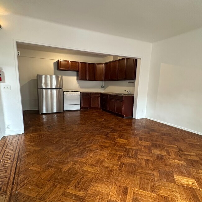 Building Photo - 10 Parkside Ct