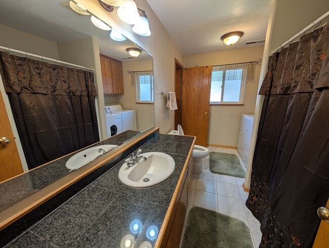 Building Photo - Gorgeous large Clarkston Heights duplex
