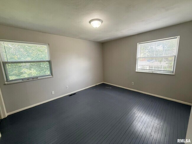 Building Photo - 1013 W Wonderview Dr
