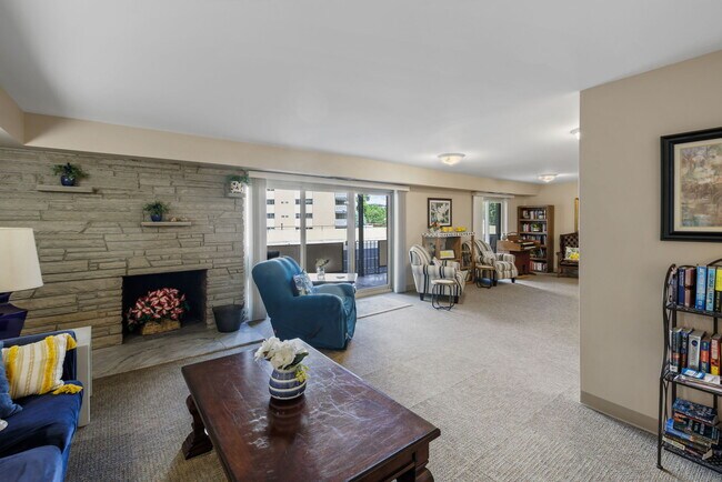 Building Photo - 777 Saturn Dr