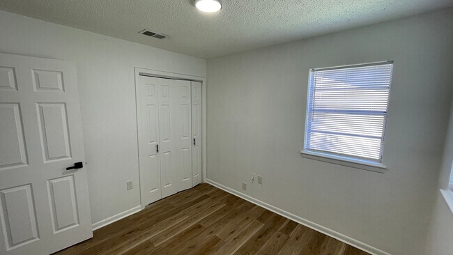 Building Photo - 3 Bedrooms • 2 Bathrooms • $1,275/mo