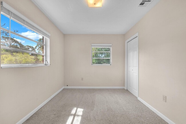 Building Photo - Updated Kitchen and Oversized Yard!