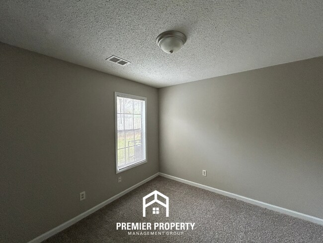 Building Photo - Charming 3BR/2BA Home in 38125 | Vaulted Ceilings, Built-ins & 2-Car Garage