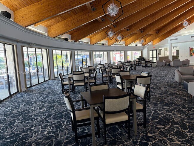 Building Photo - 7860 Lexington Club Blvd