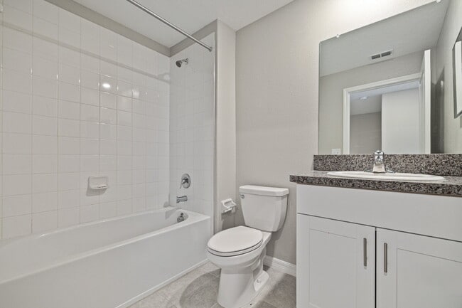 Building Photo - "Charming 3-Bed Sanctuary in Lutz with gre...