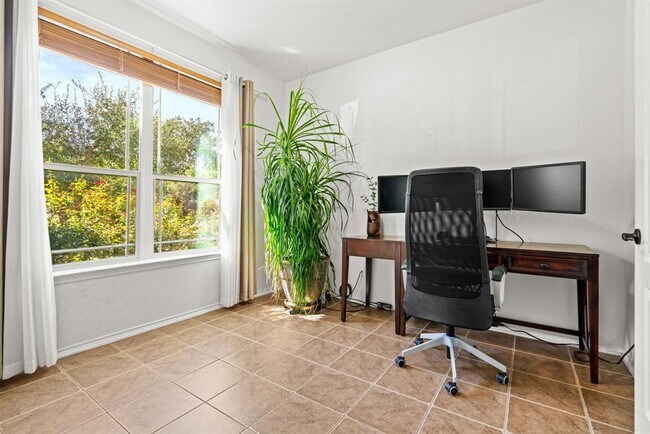 Building Photo - 122 Mancos Dr