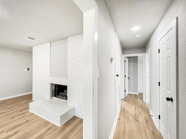 Building Photo - 4926 Adonis Dr