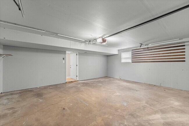 Building Photo - 15954 Ozark Ave