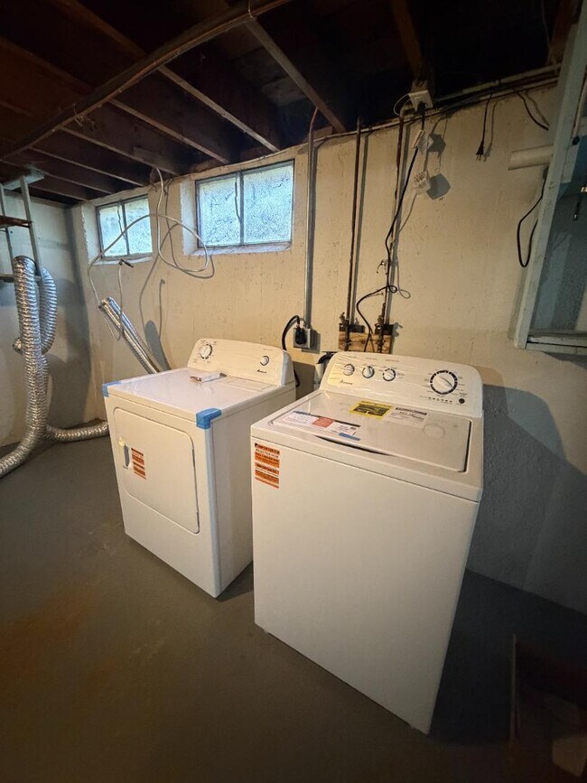 Building Photo - 1215 Bliss Dr