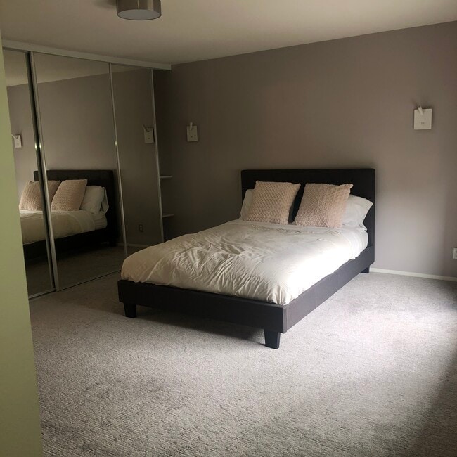 Building Photo - 3312 Caminito Eastbluff