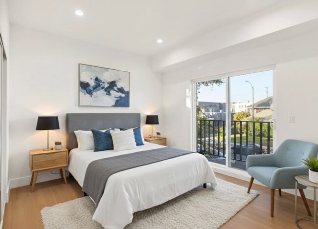 Building Photo - 828 N Detroit St