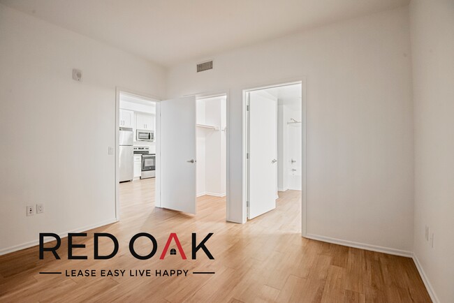 Building Photo - Cheerful Two Bedroom with a Private Balcon...