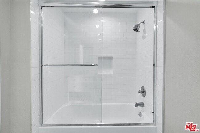 Building Photo - 842 11th St