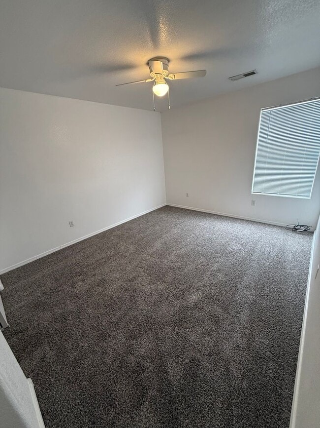 Building Photo - Spacious 5-Bedroom Home with 2 Living Areas – 2,270 Sq Ft Near Porter Dr.