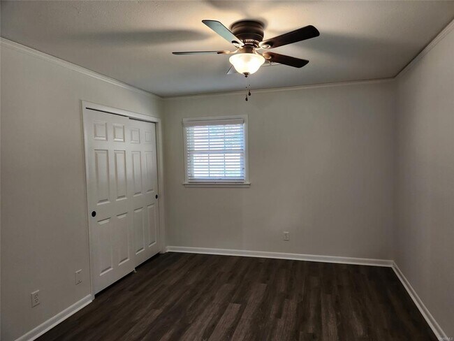 Building Photo - 628 Shadow Ln