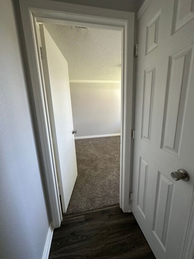 Building Photo - 5301 Bel Aire Dr