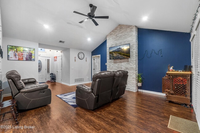 Building Photo - 175 Hannah Way