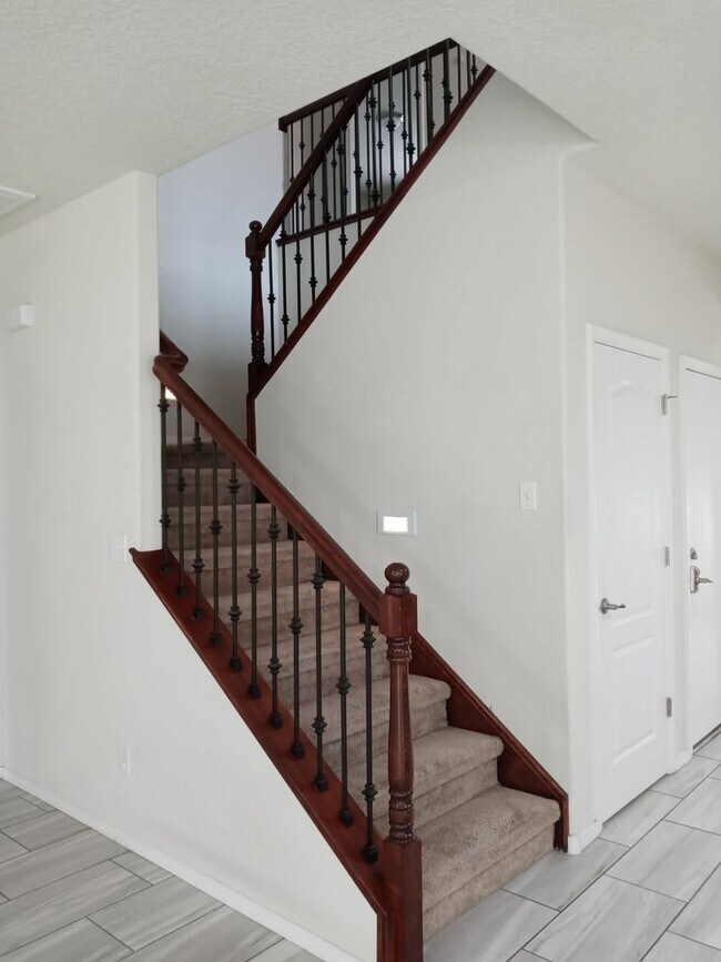 Building Photo - FOUR BEDROOMS!