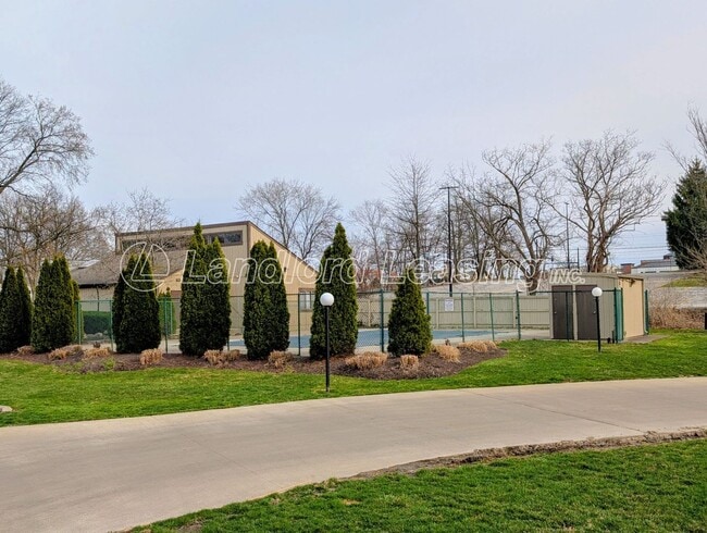 Building Photo - Updated 2-Bedroom Condo Steps from Crocker Park – Pool & Clubhouse