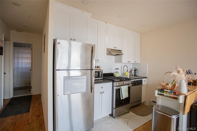 Building Photo - 765 Shore Rd