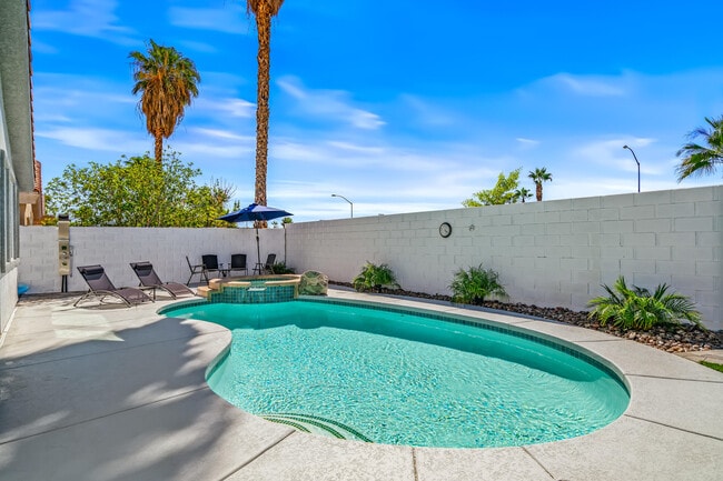 Building Photo - 79535 Dandelion Dr