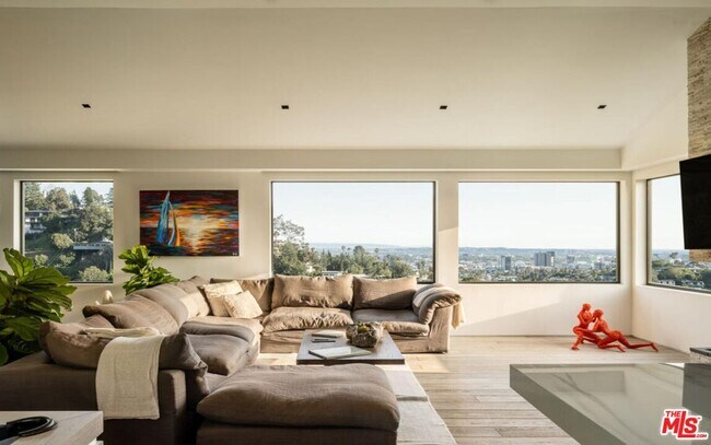 Building Photo - 2532 Canyon Oak Dr