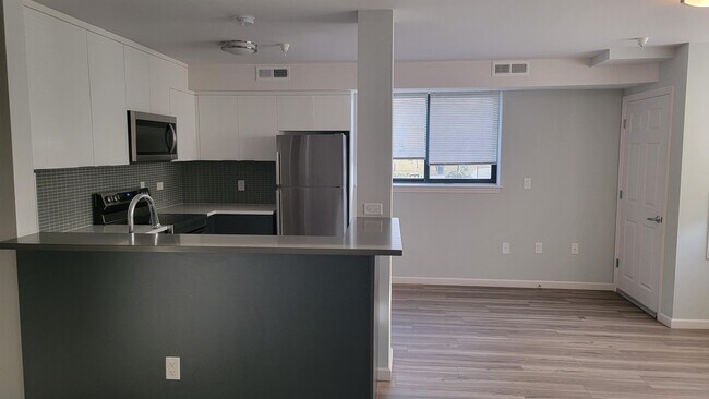 Building Photo - 160 Lafayette St