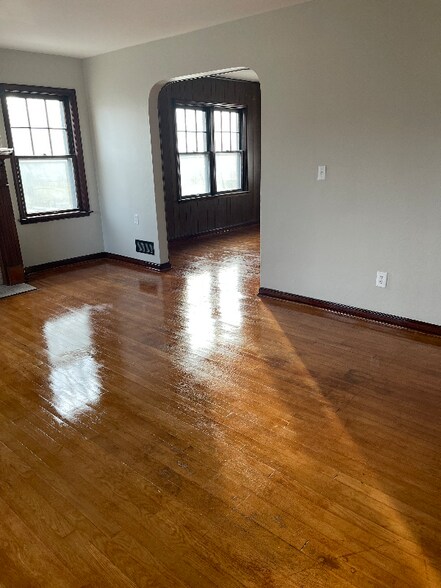 Building Photo - 1037 E 18th Ave