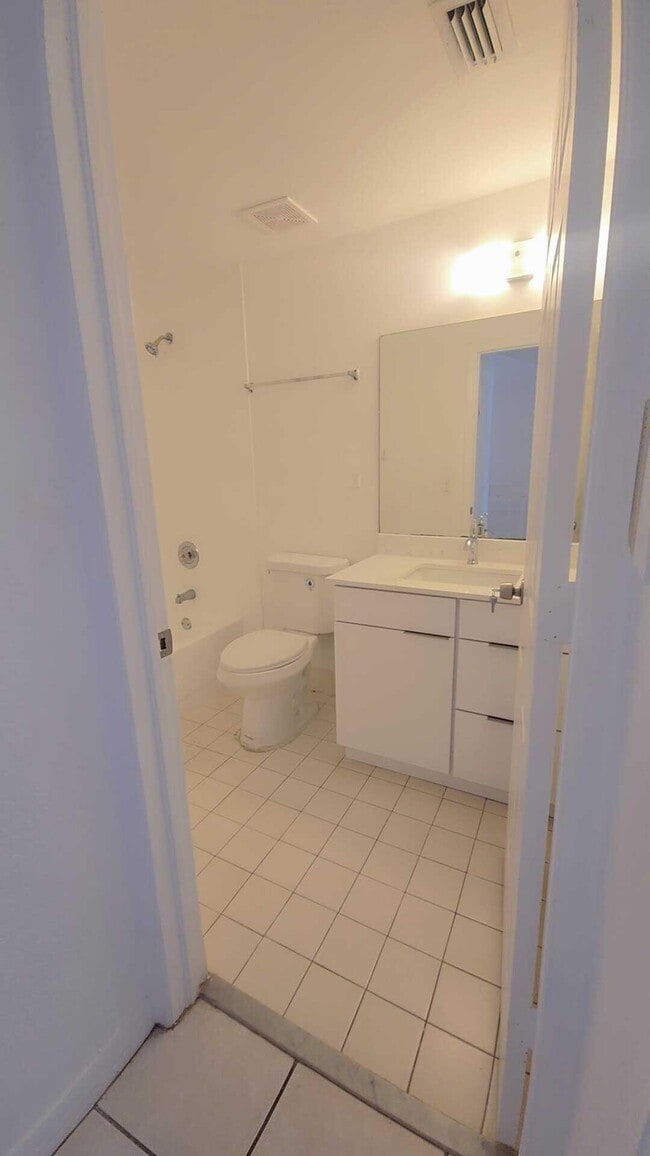 Building Photo - 751 SW 148th Ave