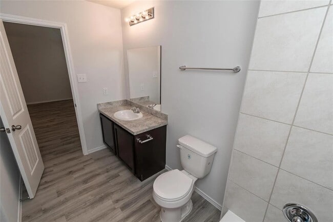 Building Photo - 3229 Primrose Dr