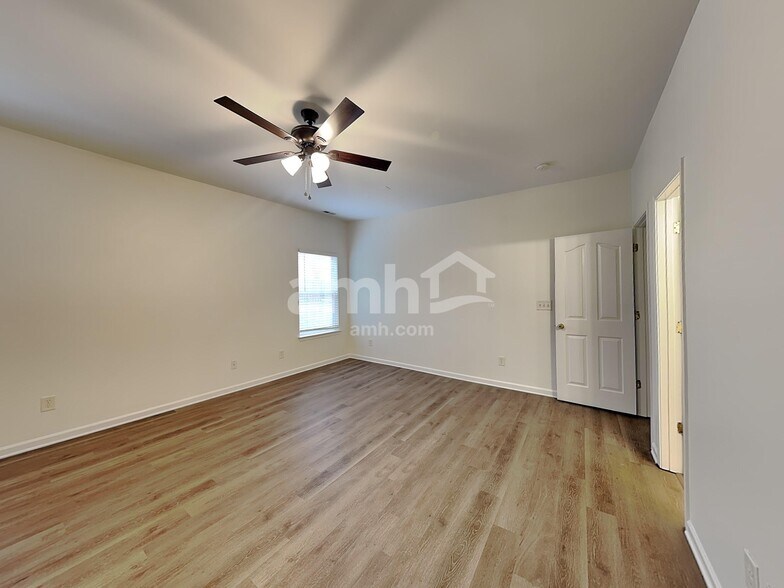 Building Photo - 157 Flanders Dr