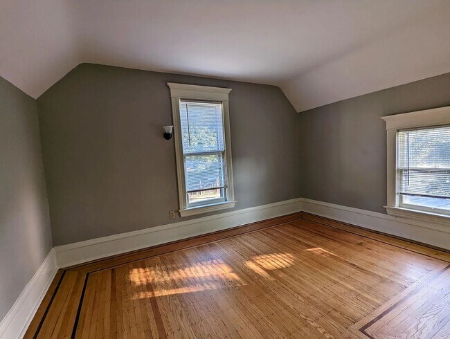 Building Photo - 2801 Harriet Ave