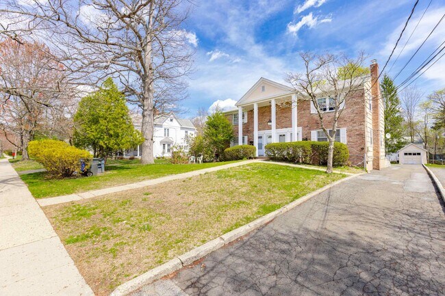 Building Photo - 56 Church St