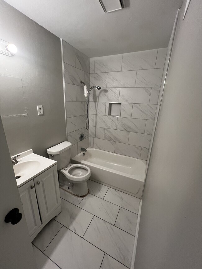 Building Photo - 3424 Gladstone Cove