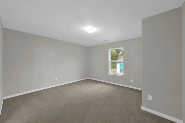 Building Photo - 16693 Meadowcroft St
