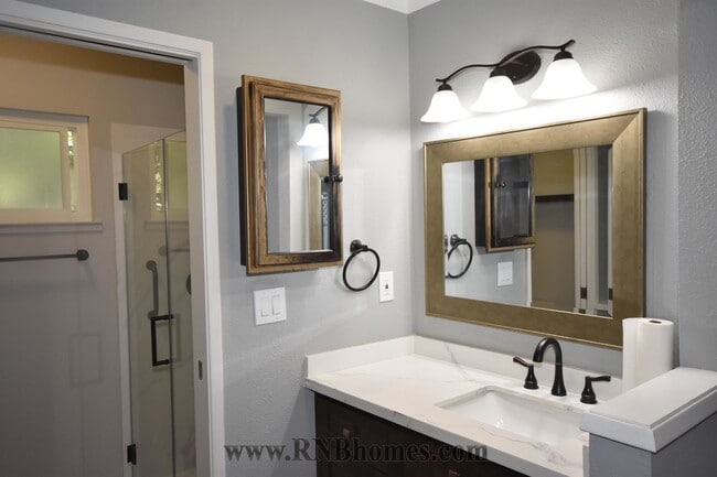 Building Photo - 415 Sutton Pl