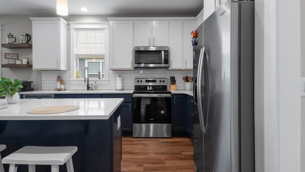 Building Photo - 1208 Seven Sisters Ln