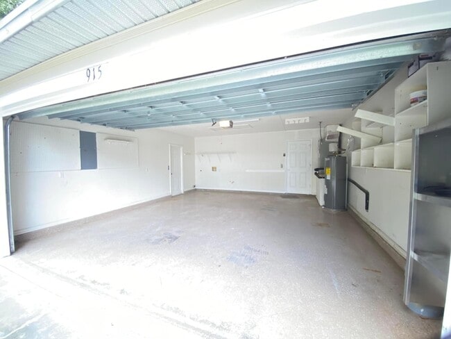 Building Photo - 915 11th Terrace