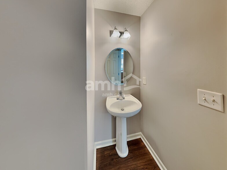 Building Photo - 1333 Harland St