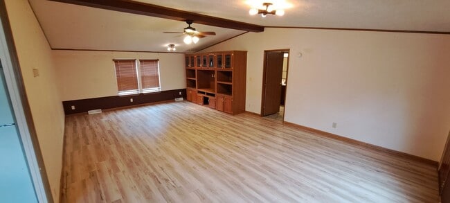 Building Photo - Ranch style 3 BR 2 BA