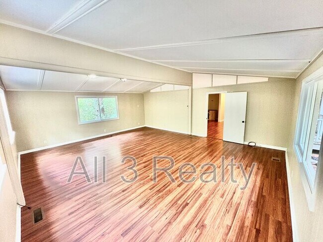 Building Photo - 435 Sherwood Rd