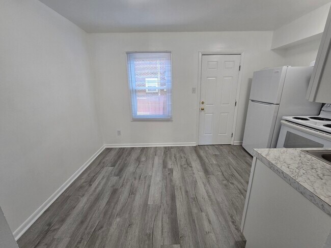 Building Photo - 2650 Wayside Dr