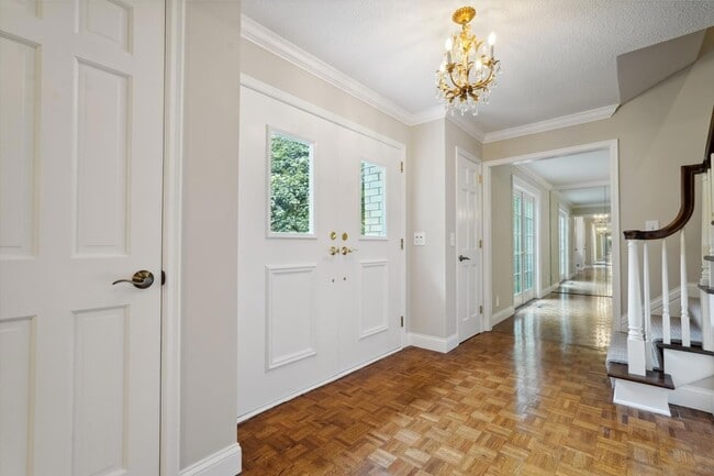 Building Photo - 5721 Londonderry Rd