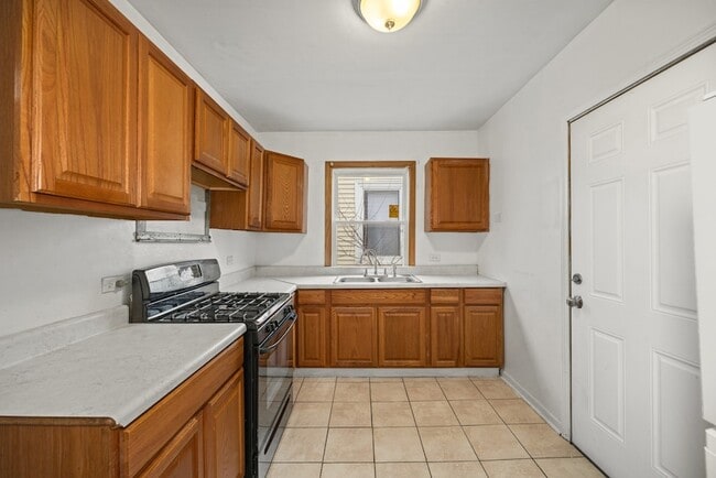 Building Photo - 5257 W Lexington St