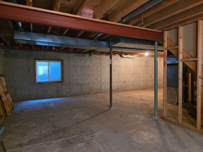 Building Photo - Single-Family Home in Near-Perfect Condition | 3-Car Garage | Covered Patio | Large Unfinished Ba...