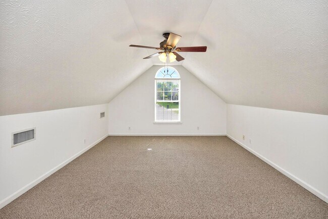 Building Photo - 197 Red Jacket Trce